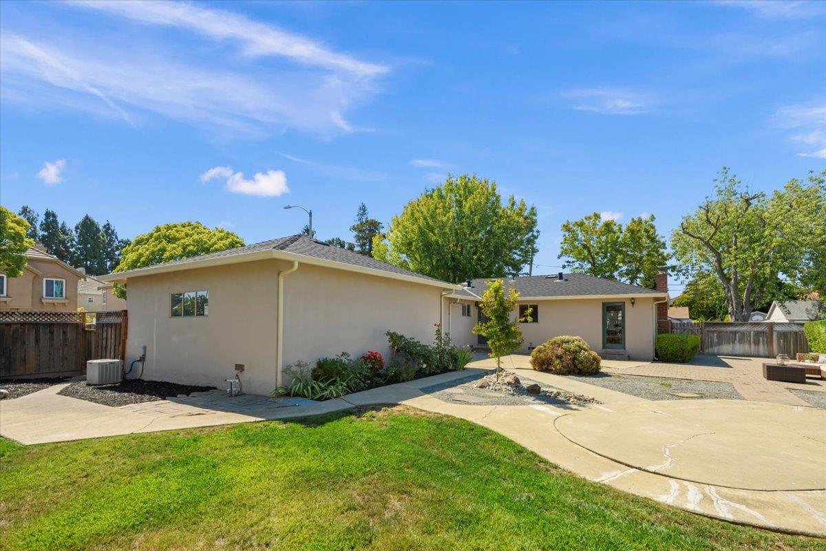 Detail Gallery Image 22 of 32 For 543 Crawford Dr, Sunnyvale,  CA 94087 - 3 Beds | 1/1 Baths