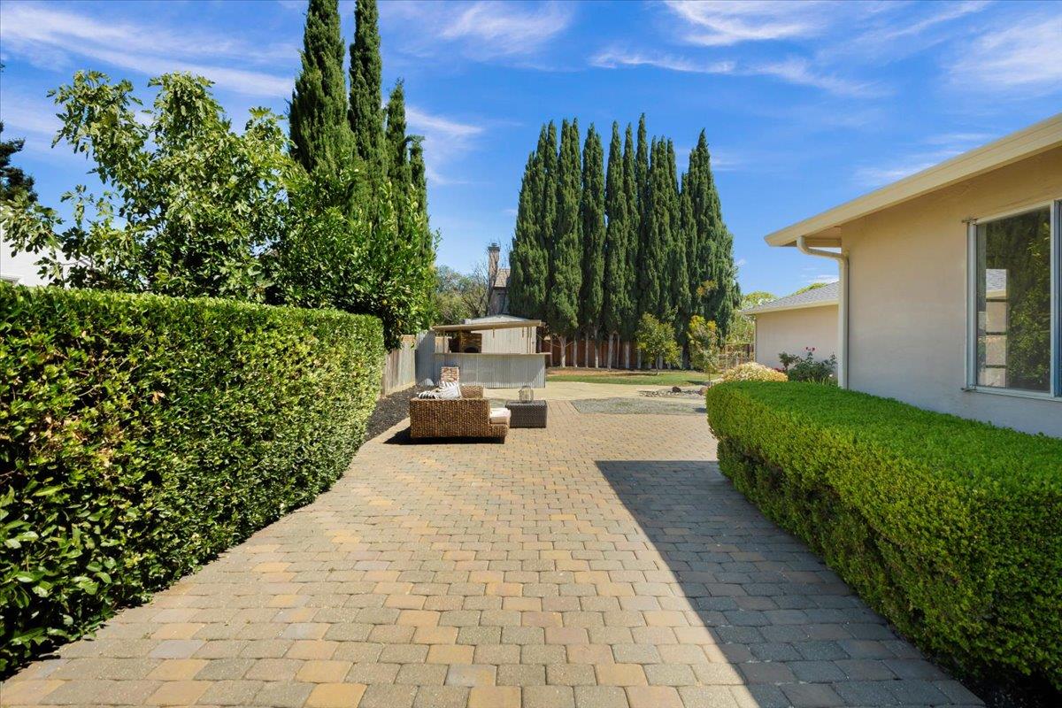 Detail Gallery Image 26 of 32 For 543 Crawford Dr, Sunnyvale,  CA 94087 - 3 Beds | 1/1 Baths