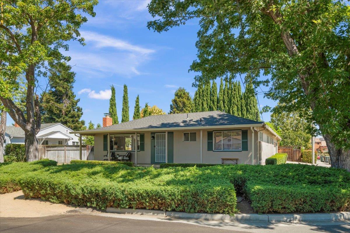 Detail Gallery Image 4 of 32 For 543 Crawford Dr, Sunnyvale,  CA 94087 - 3 Beds | 1/1 Baths