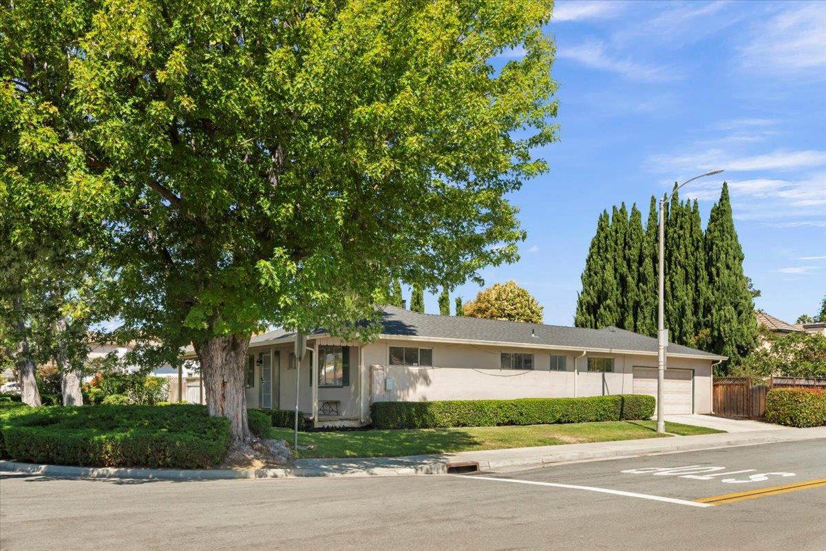 Detail Gallery Image 6 of 32 For 543 Crawford Dr, Sunnyvale,  CA 94087 - 3 Beds | 1/1 Baths