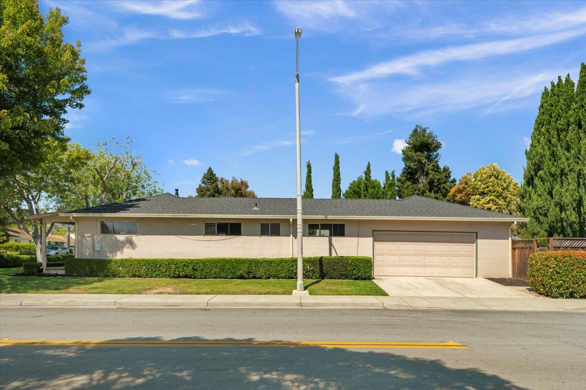 Detail Gallery Image 7 of 32 For 543 Crawford Dr, Sunnyvale,  CA 94087 - 3 Beds | 1/1 Baths