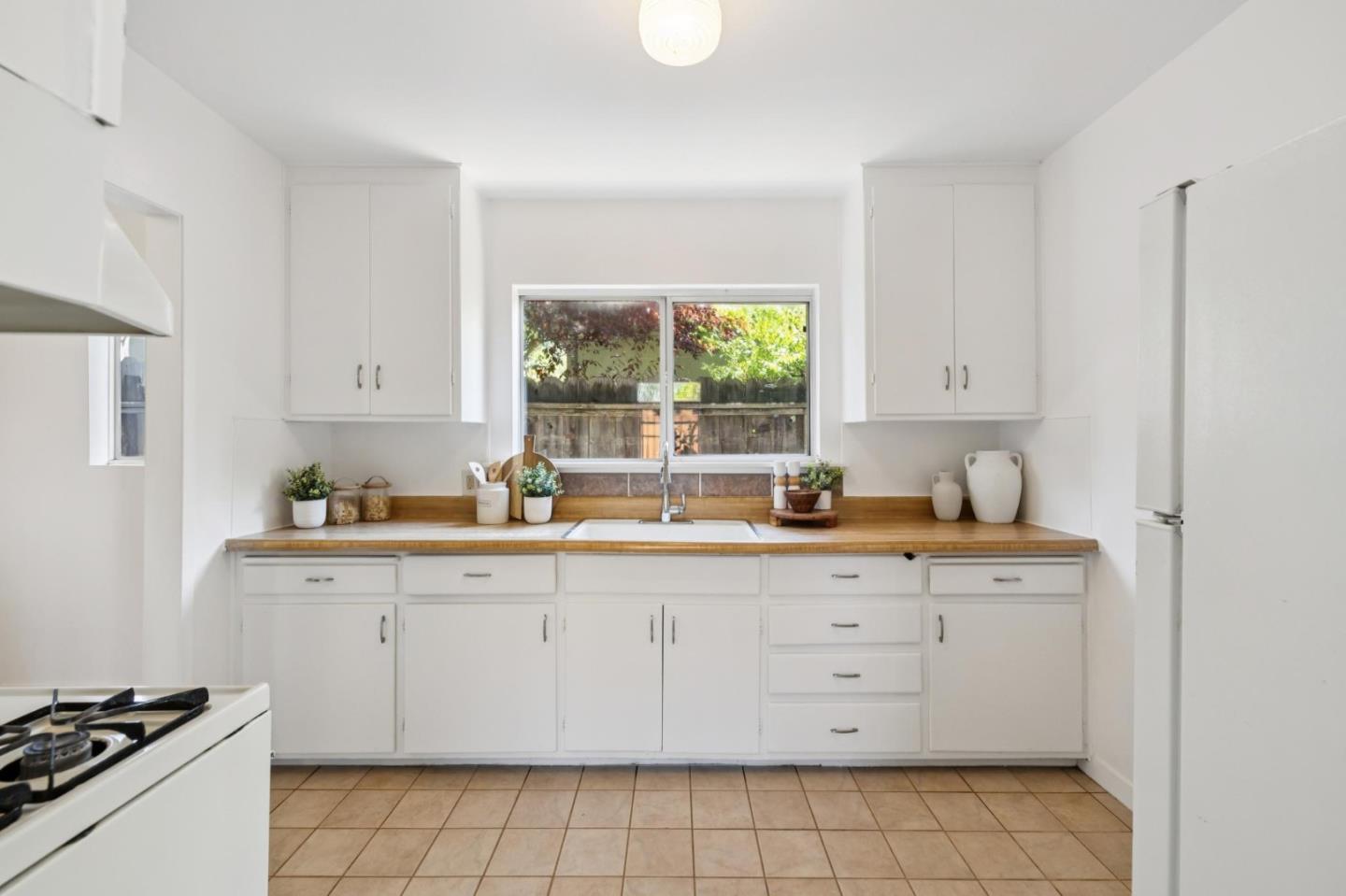Detail Gallery Image 12 of 55 For 2091 Harvard St, Palo Alto,  CA 94306 - 3 Beds | 2 Baths