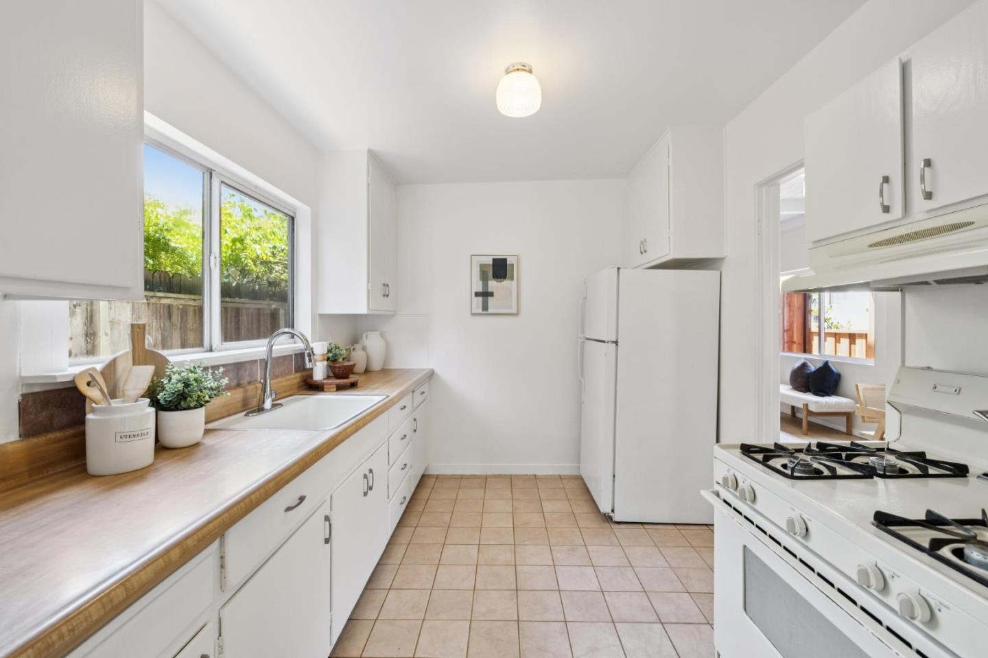 Detail Gallery Image 13 of 55 For 2091 Harvard St, Palo Alto,  CA 94306 - 3 Beds | 2 Baths