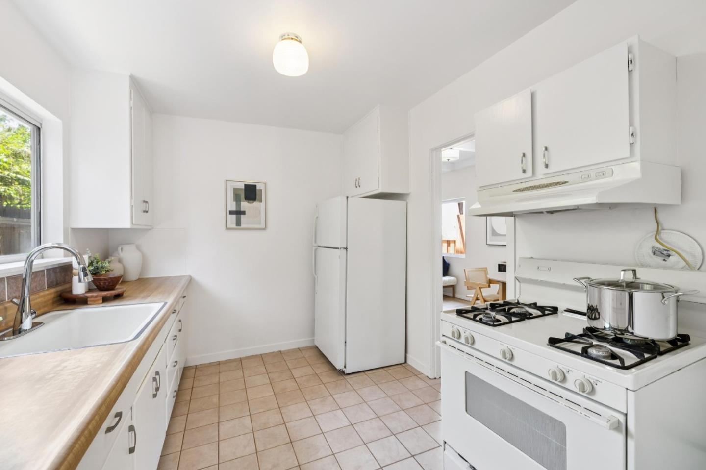 Detail Gallery Image 15 of 55 For 2091 Harvard St, Palo Alto,  CA 94306 - 3 Beds | 2 Baths