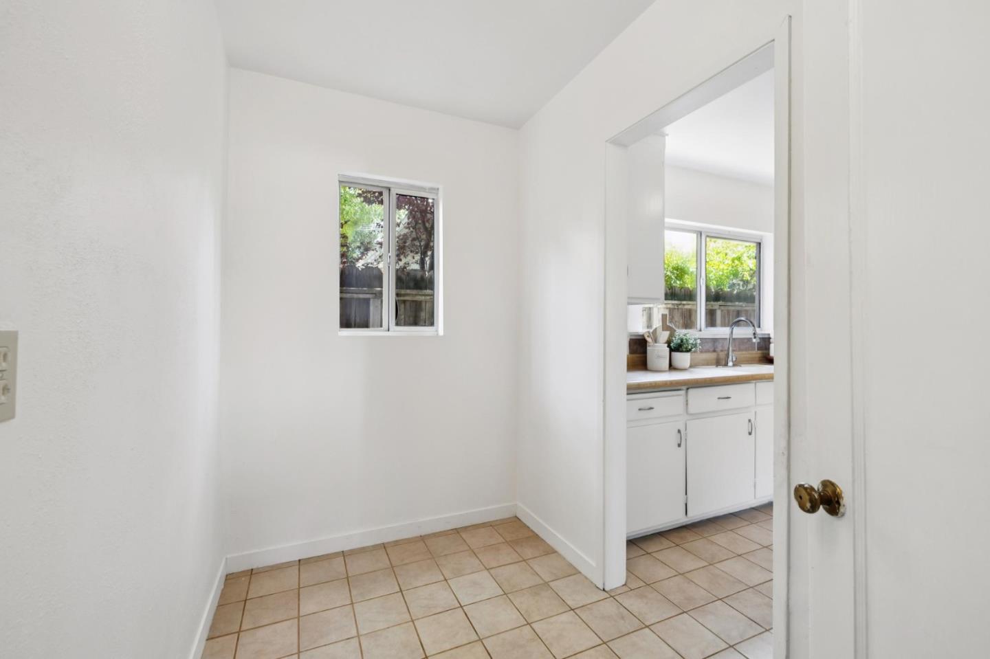 Detail Gallery Image 17 of 55 For 2091 Harvard St, Palo Alto,  CA 94306 - 3 Beds | 2 Baths