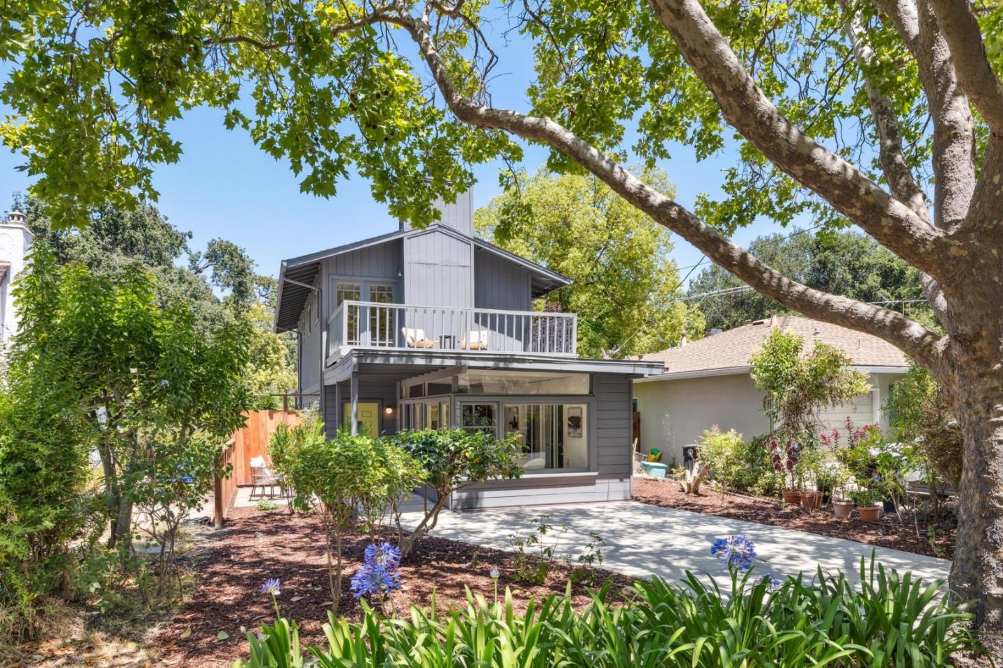 Detail Gallery Image 2 of 55 For 2091 Harvard St, Palo Alto,  CA 94306 - 3 Beds | 2 Baths