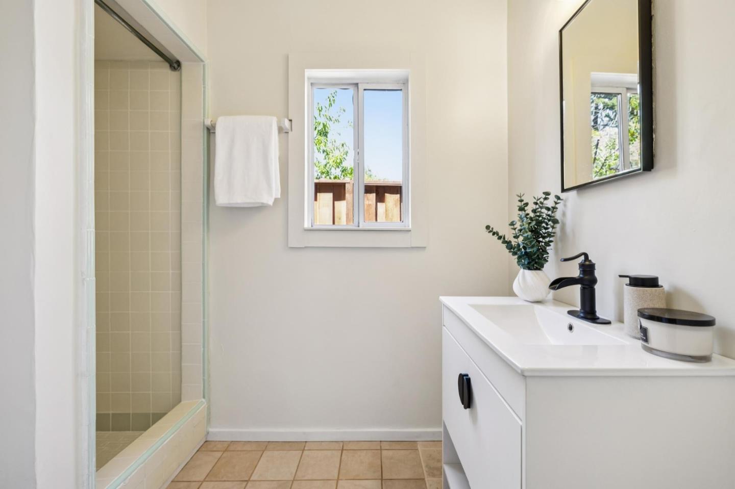 Detail Gallery Image 28 of 55 For 2091 Harvard St, Palo Alto,  CA 94306 - 3 Beds | 2 Baths