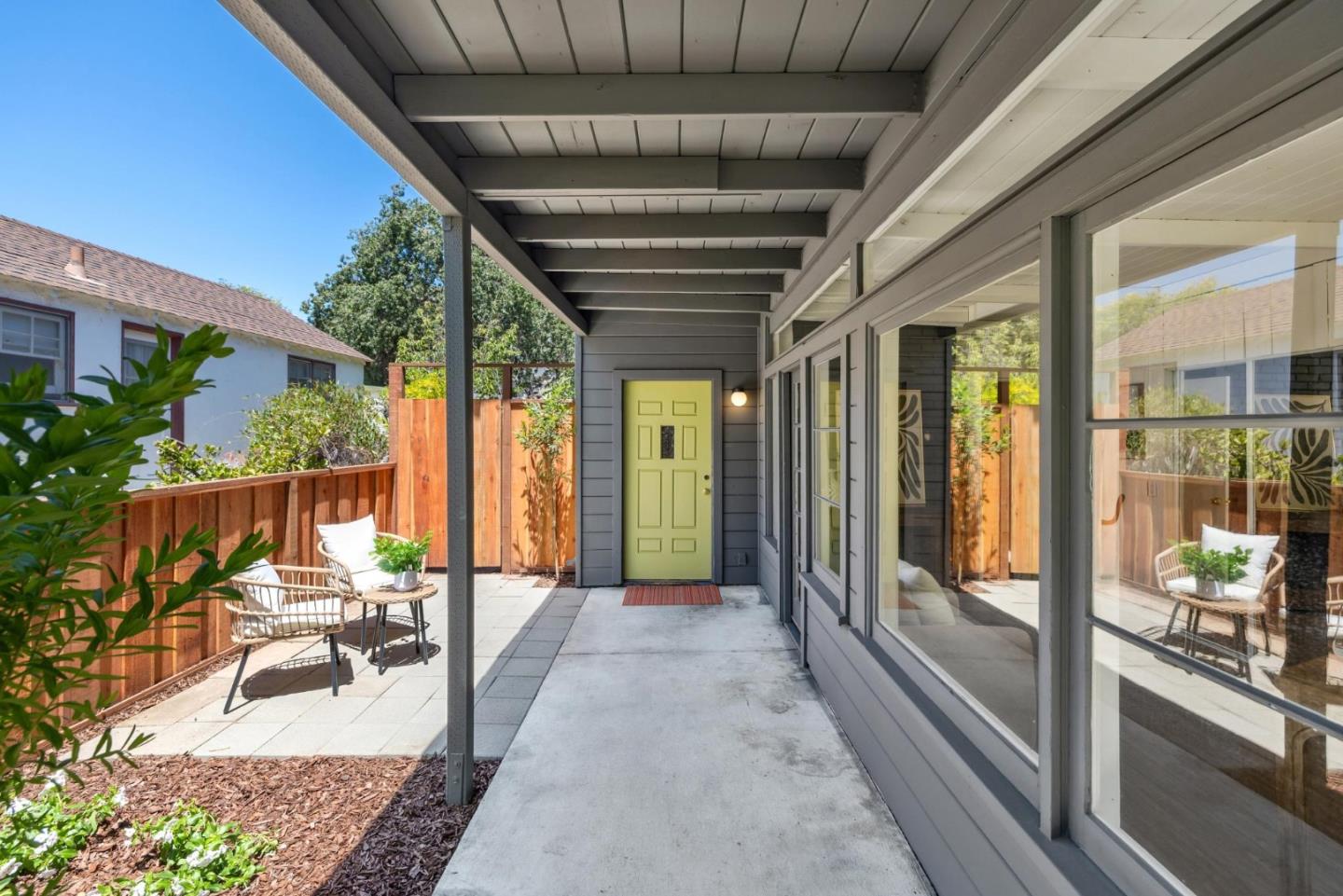 Detail Gallery Image 4 of 55 For 2091 Harvard St, Palo Alto,  CA 94306 - 3 Beds | 2 Baths