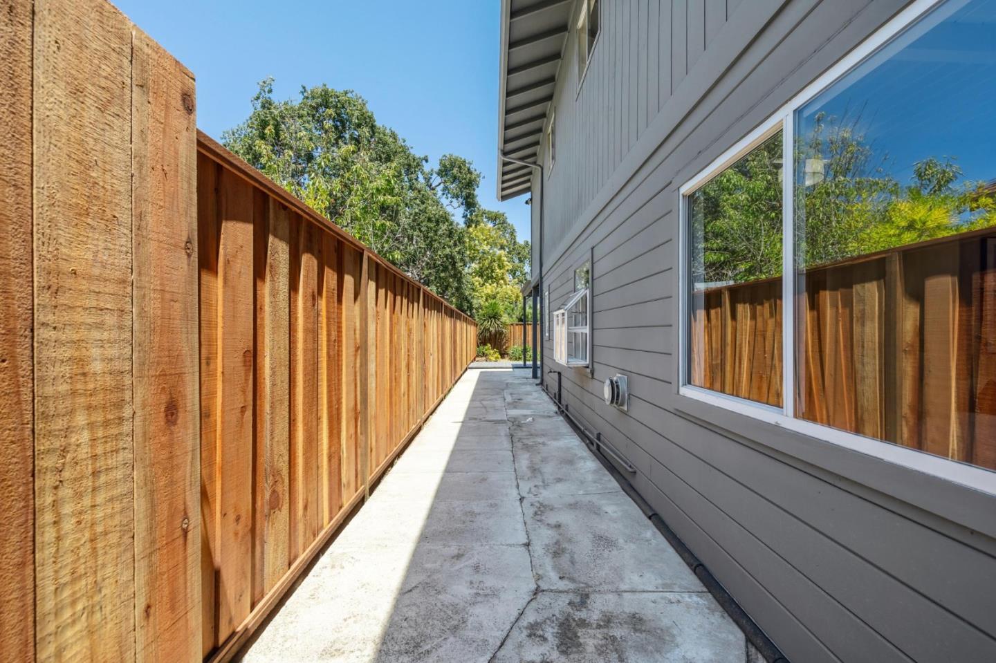 Detail Gallery Image 45 of 55 For 2091 Harvard St, Palo Alto,  CA 94306 - 3 Beds | 2 Baths
