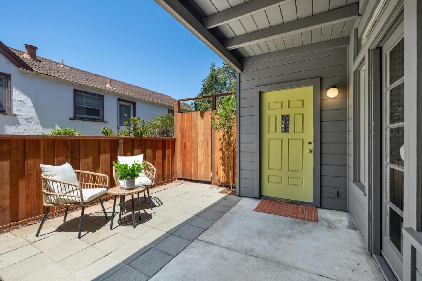 Detail Gallery Image 5 of 55 For 2091 Harvard St, Palo Alto,  CA 94306 - 3 Beds | 2 Baths