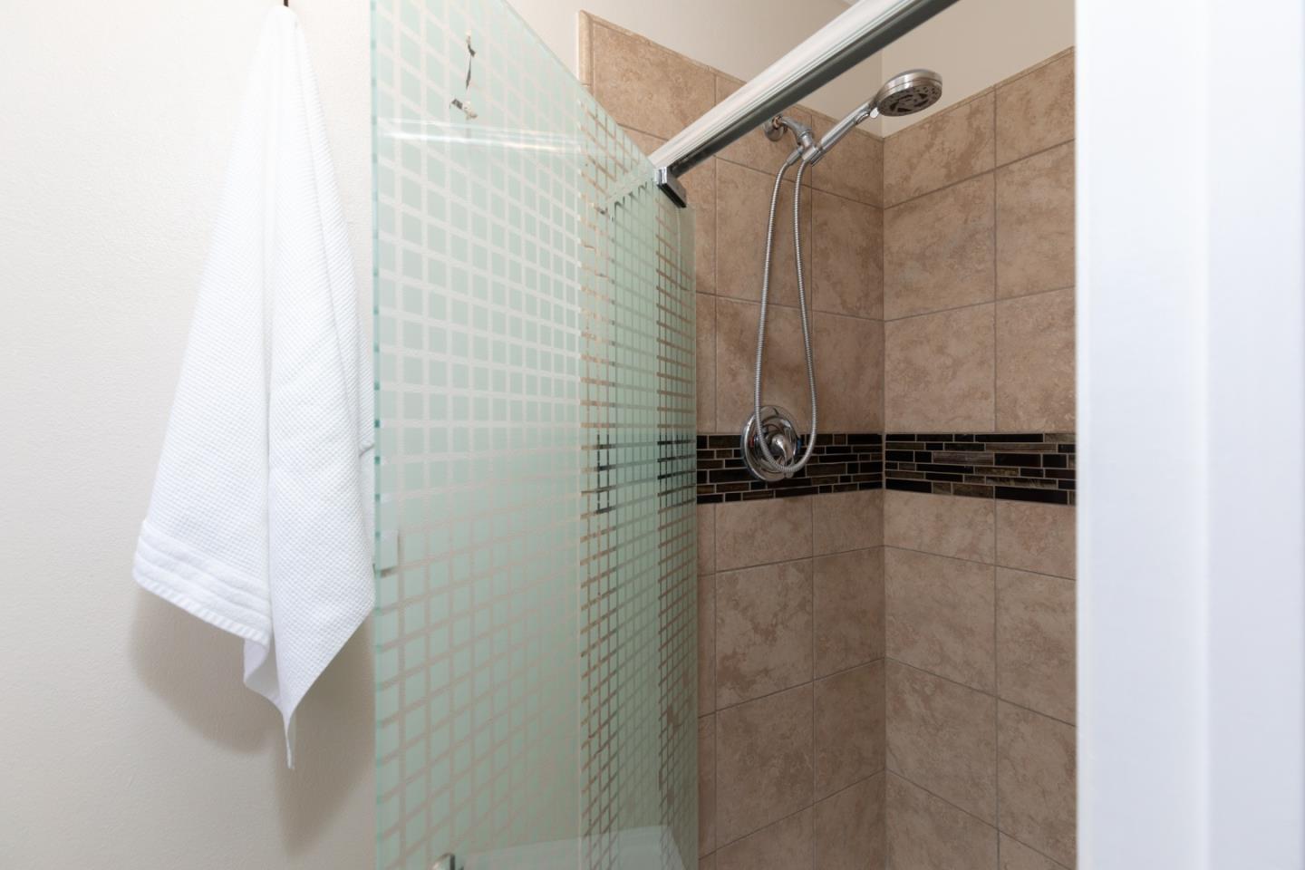 Detail Gallery Image 10 of 26 For 14892 Blue Oak Pl, Salinas,  CA 93907 - 4 Beds | 2/1 Baths