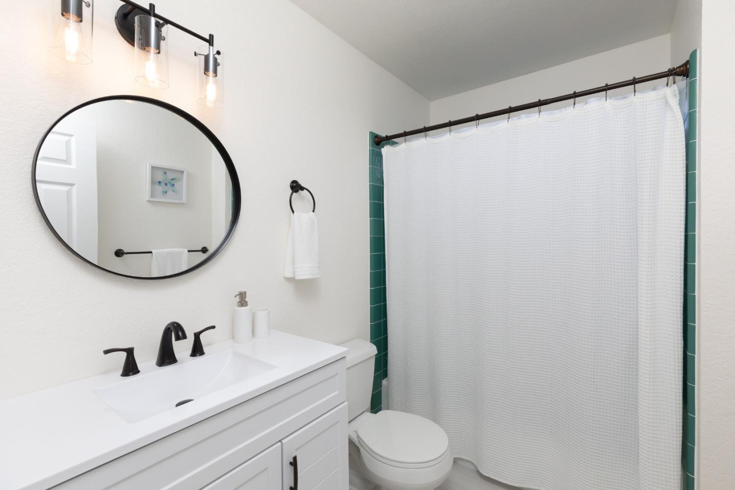 Detail Gallery Image 13 of 26 For 14892 Blue Oak Pl, Salinas,  CA 93907 - 4 Beds | 2/1 Baths