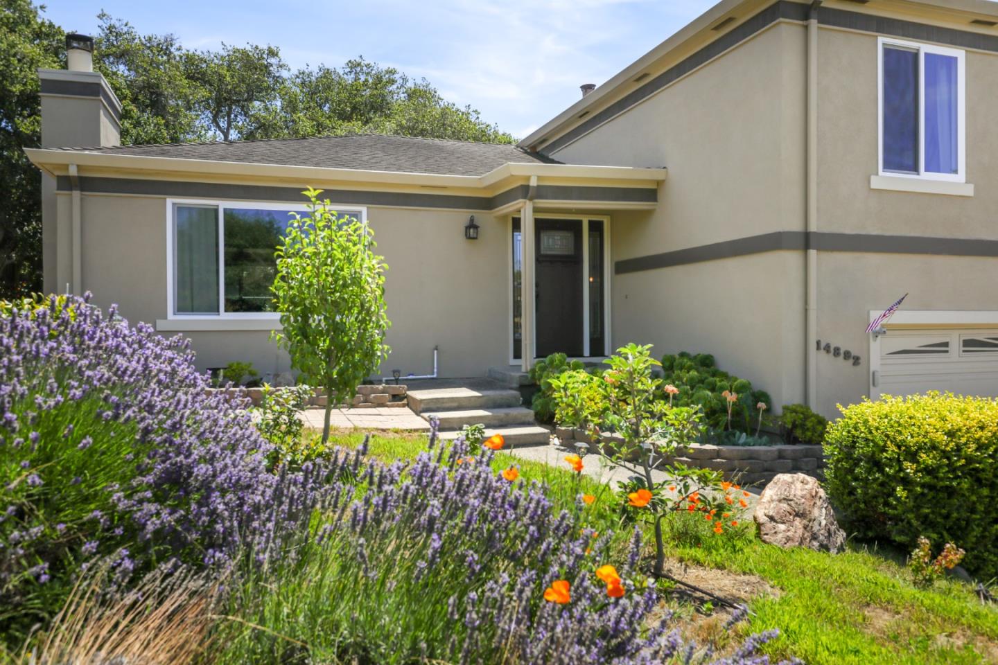 Detail Gallery Image 2 of 26 For 14892 Blue Oak Pl, Salinas,  CA 93907 - 4 Beds | 2/1 Baths
