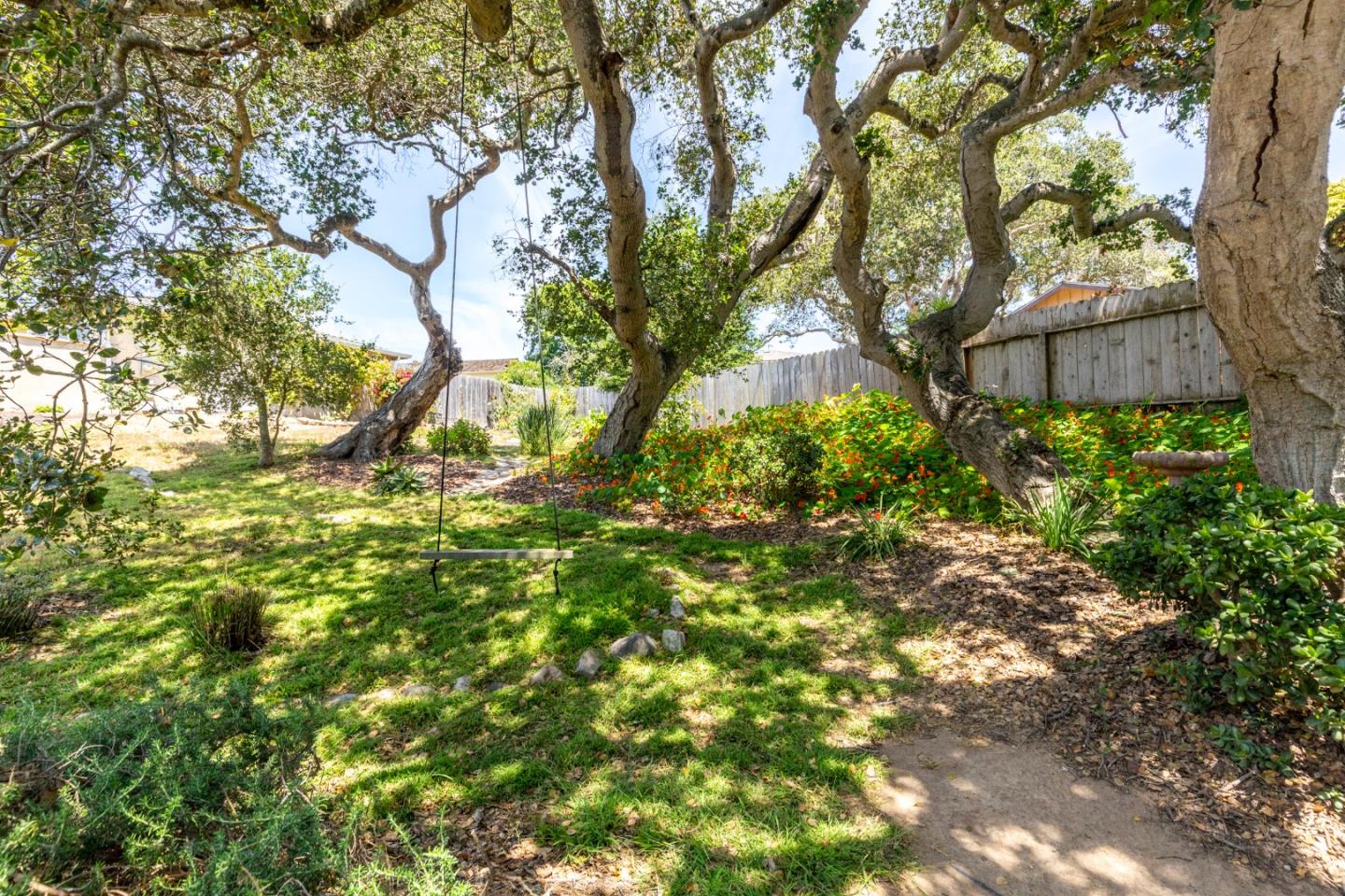 Detail Gallery Image 21 of 26 For 14892 Blue Oak Pl, Salinas,  CA 93907 - 4 Beds | 2/1 Baths