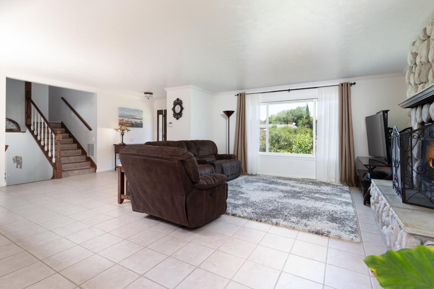 Detail Gallery Image 7 of 26 For 14892 Blue Oak Pl, Salinas,  CA 93907 - 4 Beds | 2/1 Baths