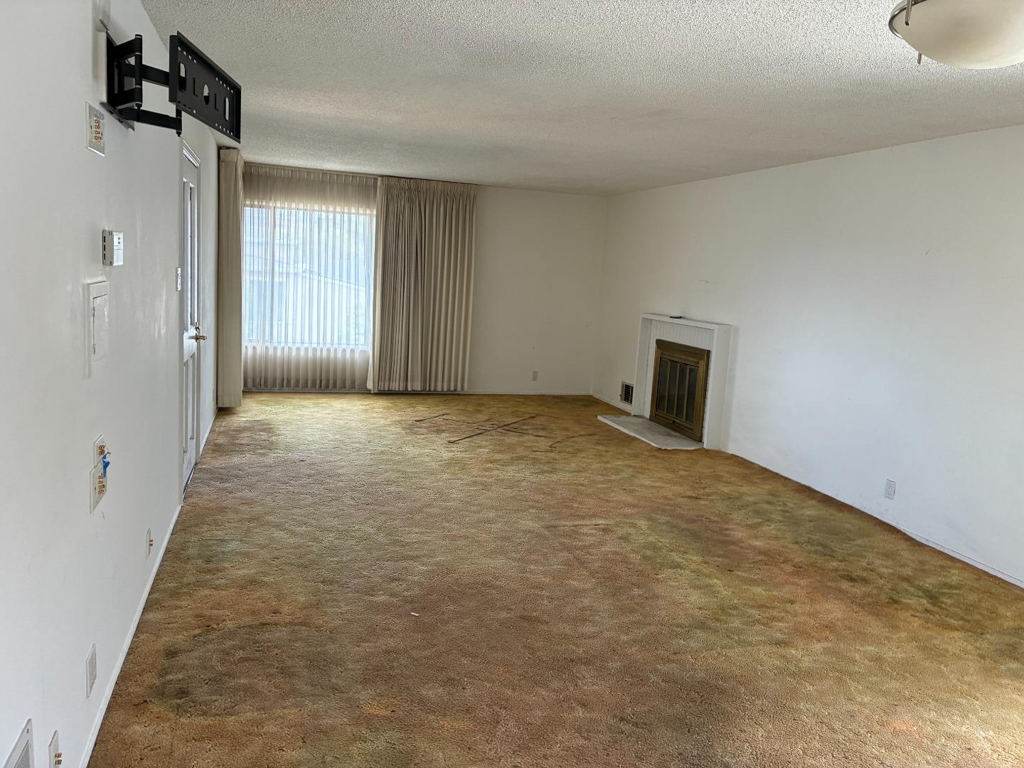 Detail Gallery Image 4 of 11 For 400 Zamora Dr, South San Francisco,  CA 94080 - 3 Beds | 1/1 Baths