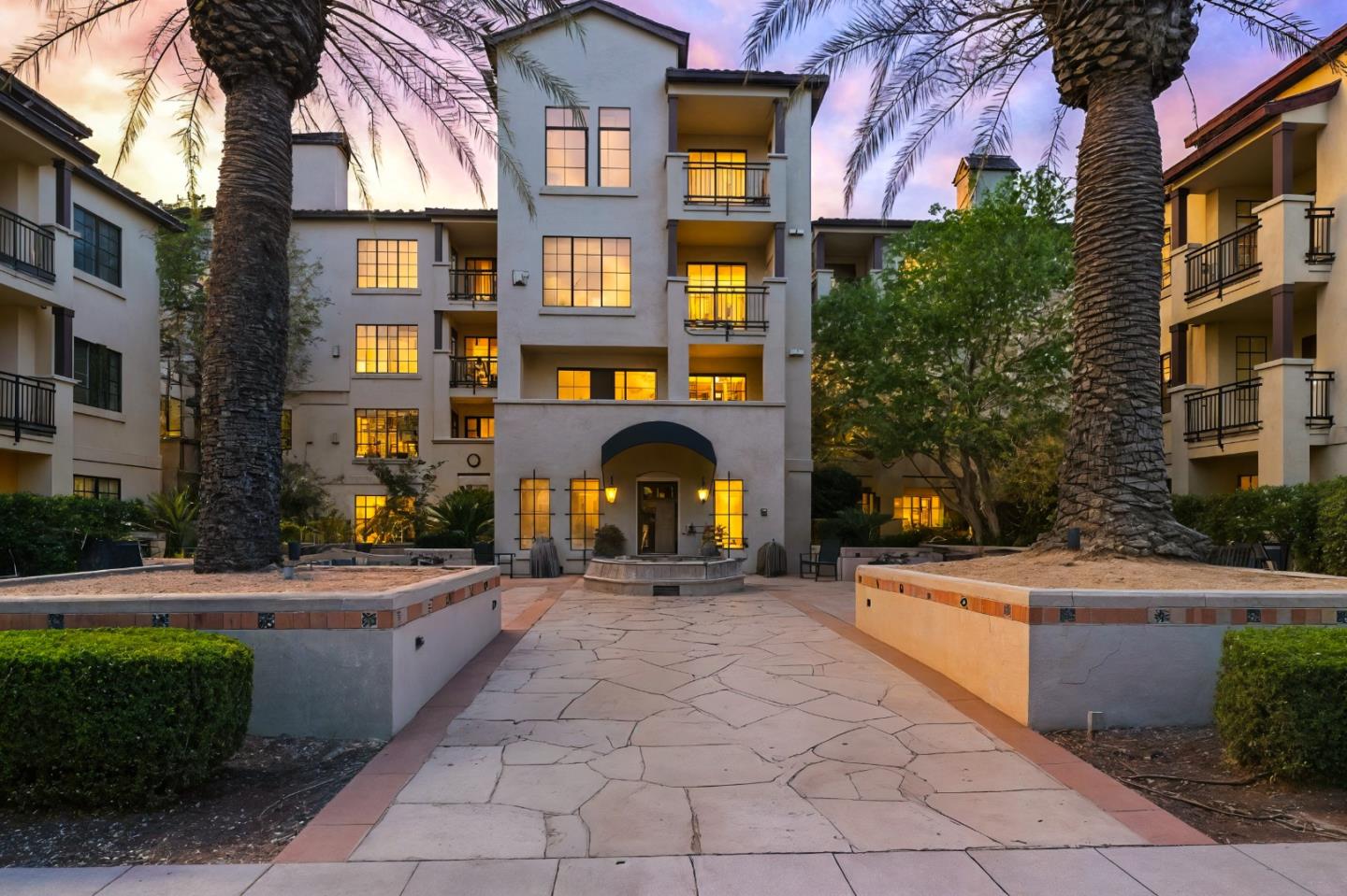 Detail Gallery Image 2 of 39 For 633 Elm St #117,  San Carlos,  CA 94070 - 2 Beds | 2 Baths
