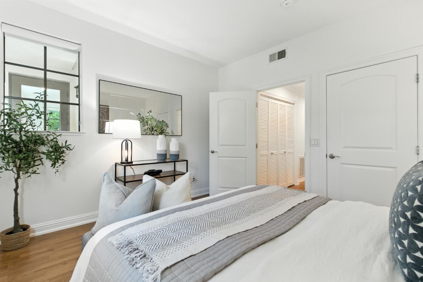 Detail Gallery Image 24 of 39 For 633 Elm St #117,  San Carlos,  CA 94070 - 2 Beds | 2 Baths