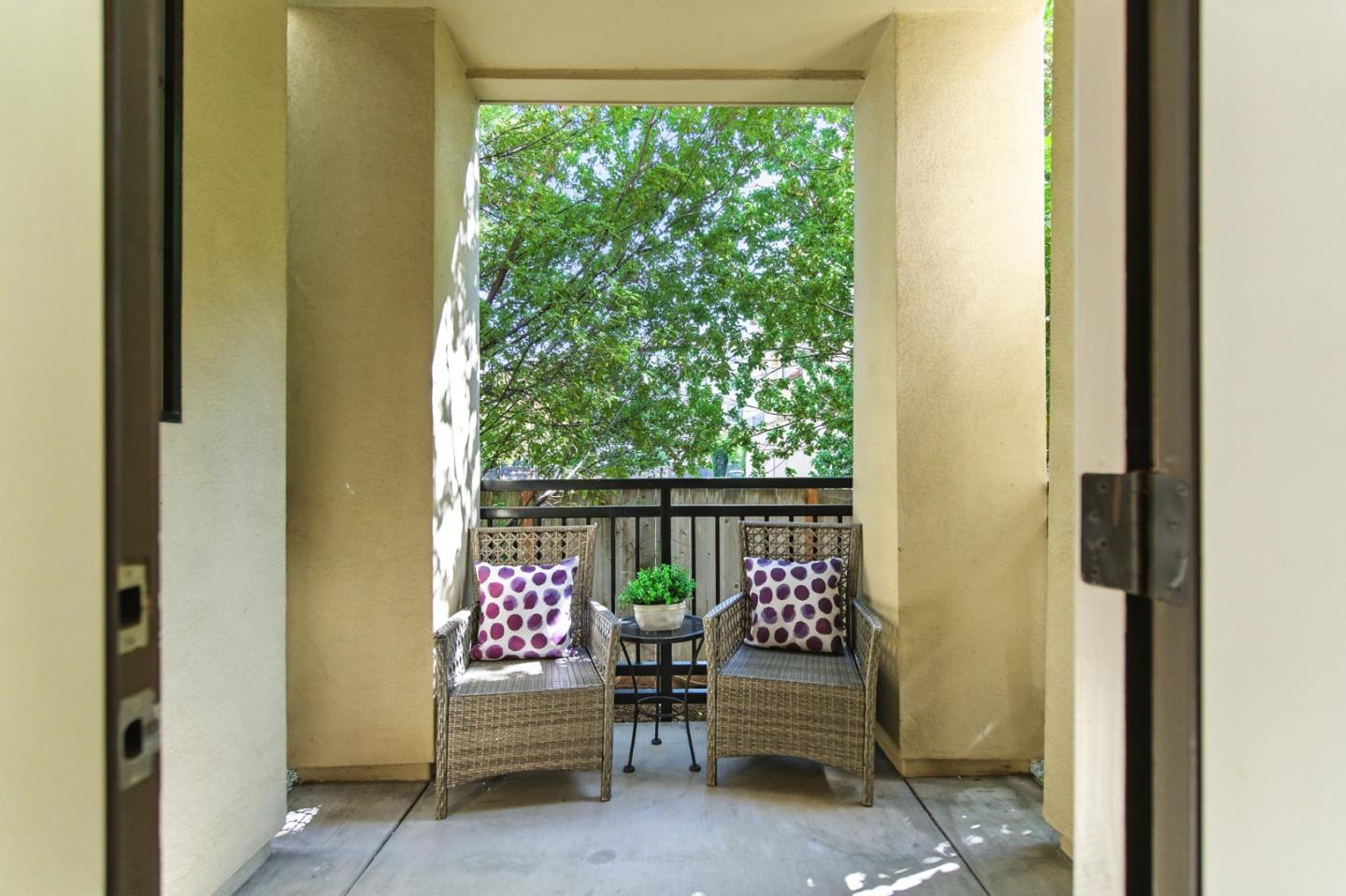 Detail Gallery Image 5 of 39 For 633 Elm St #117,  San Carlos,  CA 94070 - 2 Beds | 2 Baths