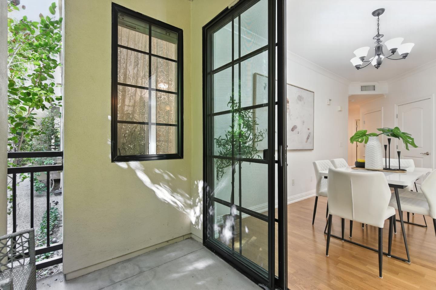 Detail Gallery Image 9 of 39 For 633 Elm St #117,  San Carlos,  CA 94070 - 2 Beds | 2 Baths