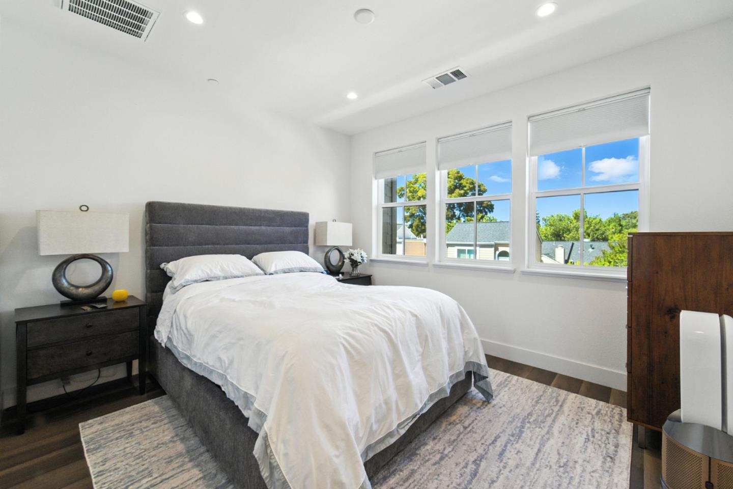 Detail Gallery Image 14 of 45 For 2016 Thea Cir, Mountain View,  CA 94043 - 3 Beds | 3/1 Baths