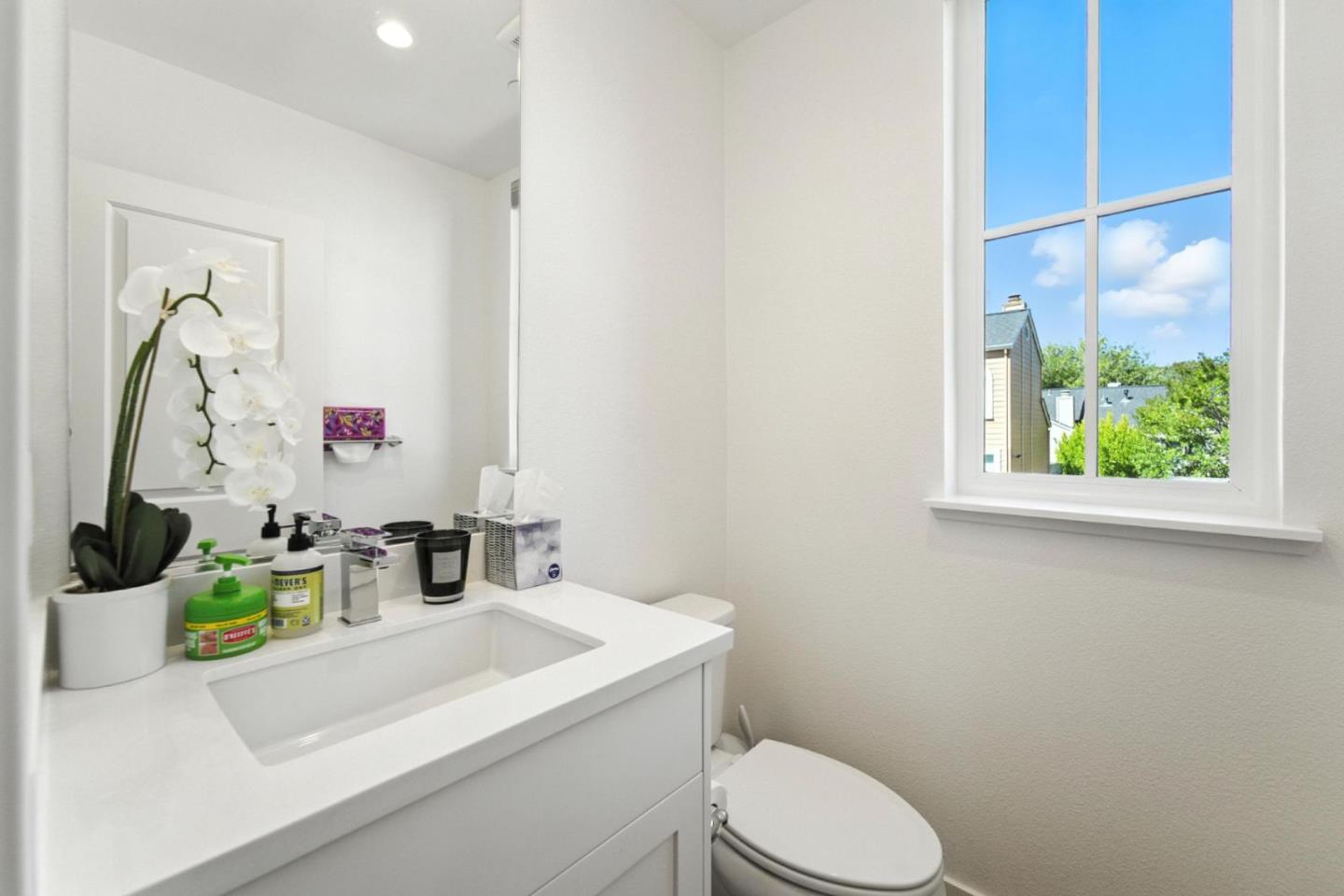 Detail Gallery Image 21 of 45 For 2016 Thea Cir, Mountain View,  CA 94043 - 3 Beds | 3/1 Baths