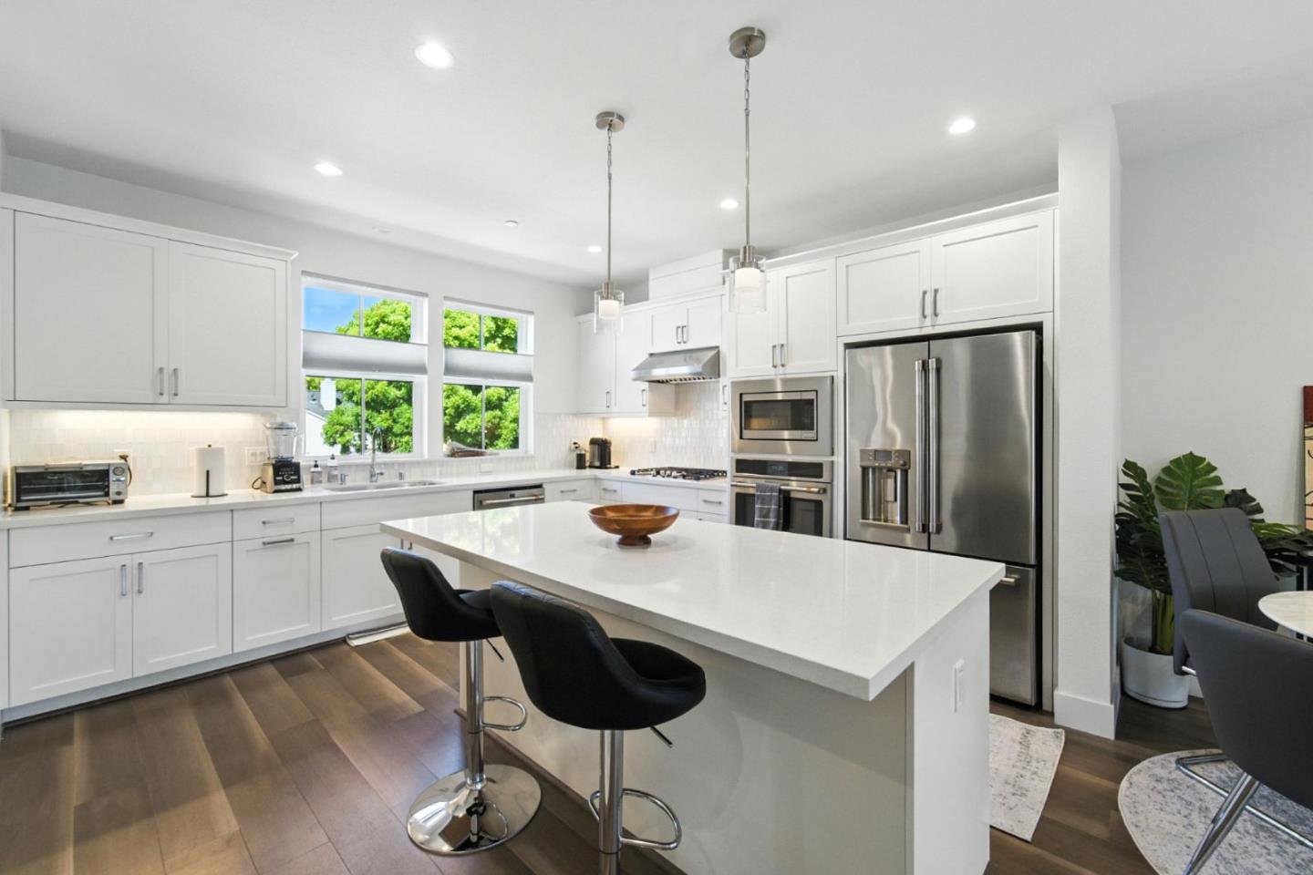 Detail Gallery Image 3 of 45 For 2016 Thea Cir, Mountain View,  CA 94043 - 3 Beds | 3/1 Baths