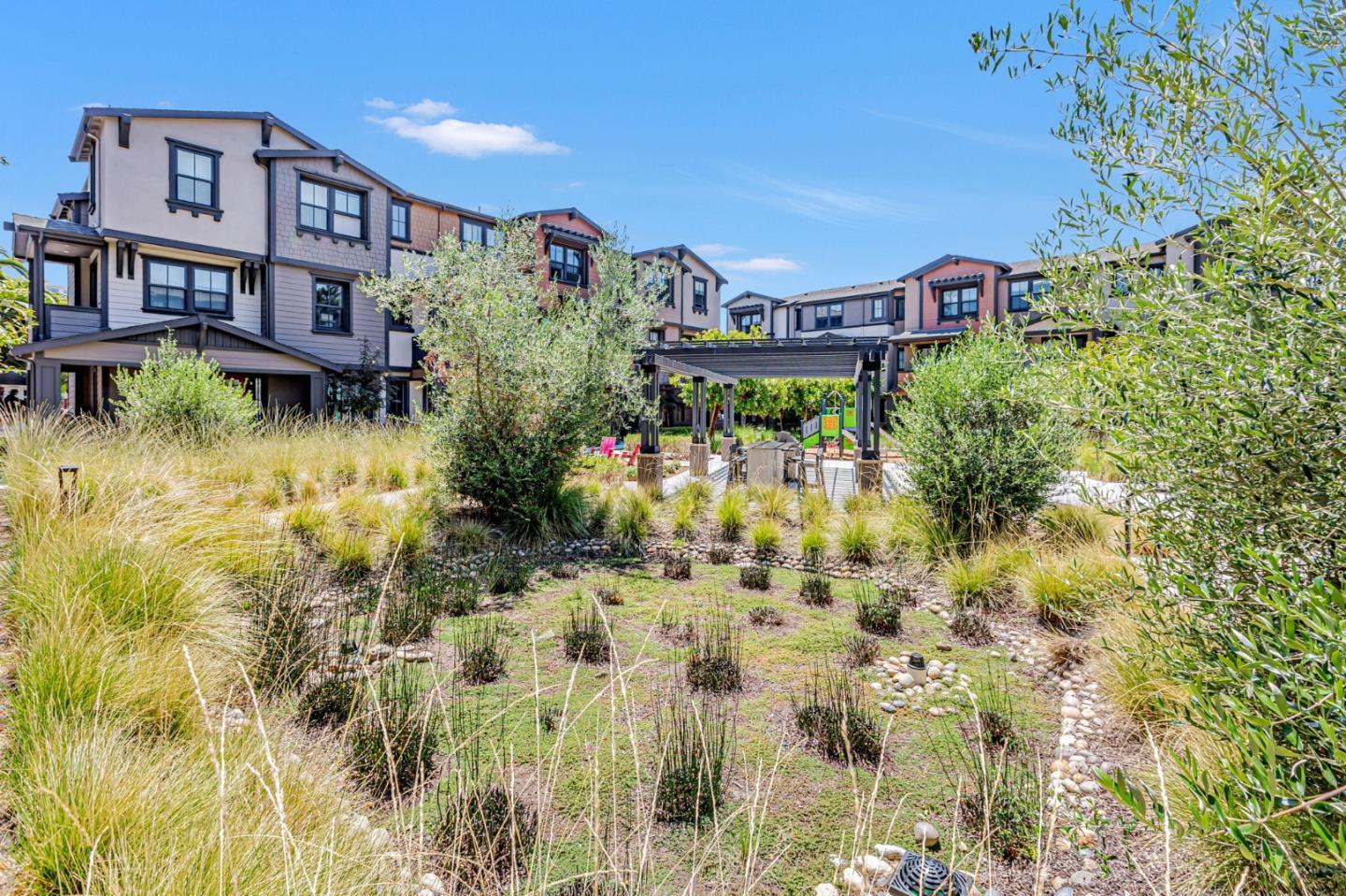 Detail Gallery Image 37 of 45 For 2016 Thea Cir, Mountain View,  CA 94043 - 3 Beds | 3/1 Baths