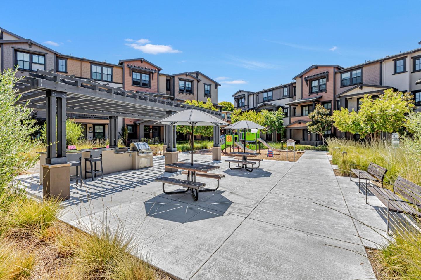 Detail Gallery Image 38 of 45 For 2016 Thea Cir, Mountain View,  CA 94043 - 3 Beds | 3/1 Baths