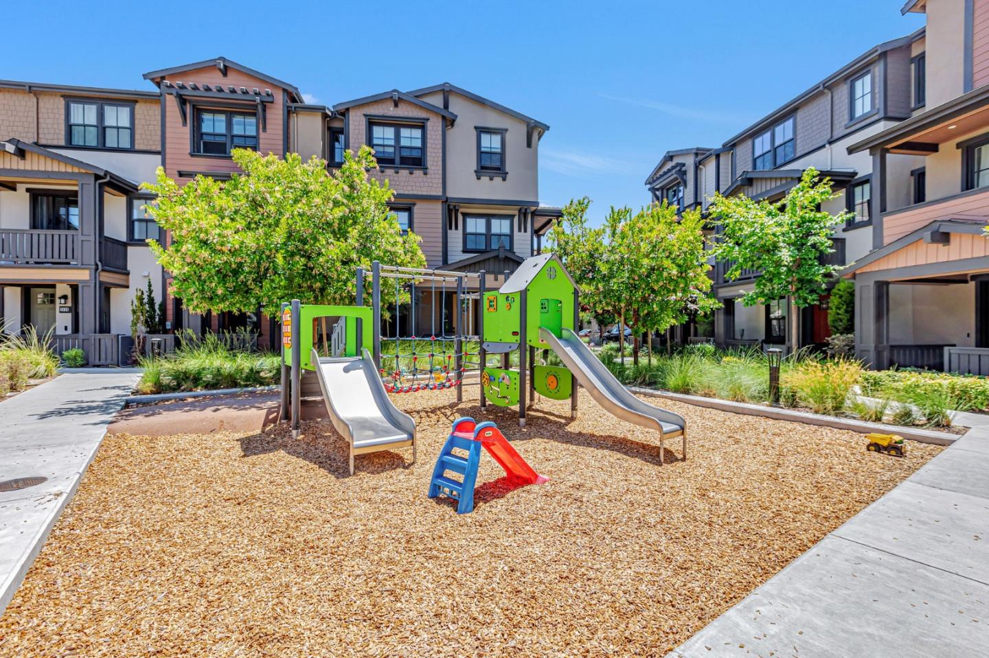 Detail Gallery Image 39 of 45 For 2016 Thea Cir, Mountain View,  CA 94043 - 3 Beds | 3/1 Baths