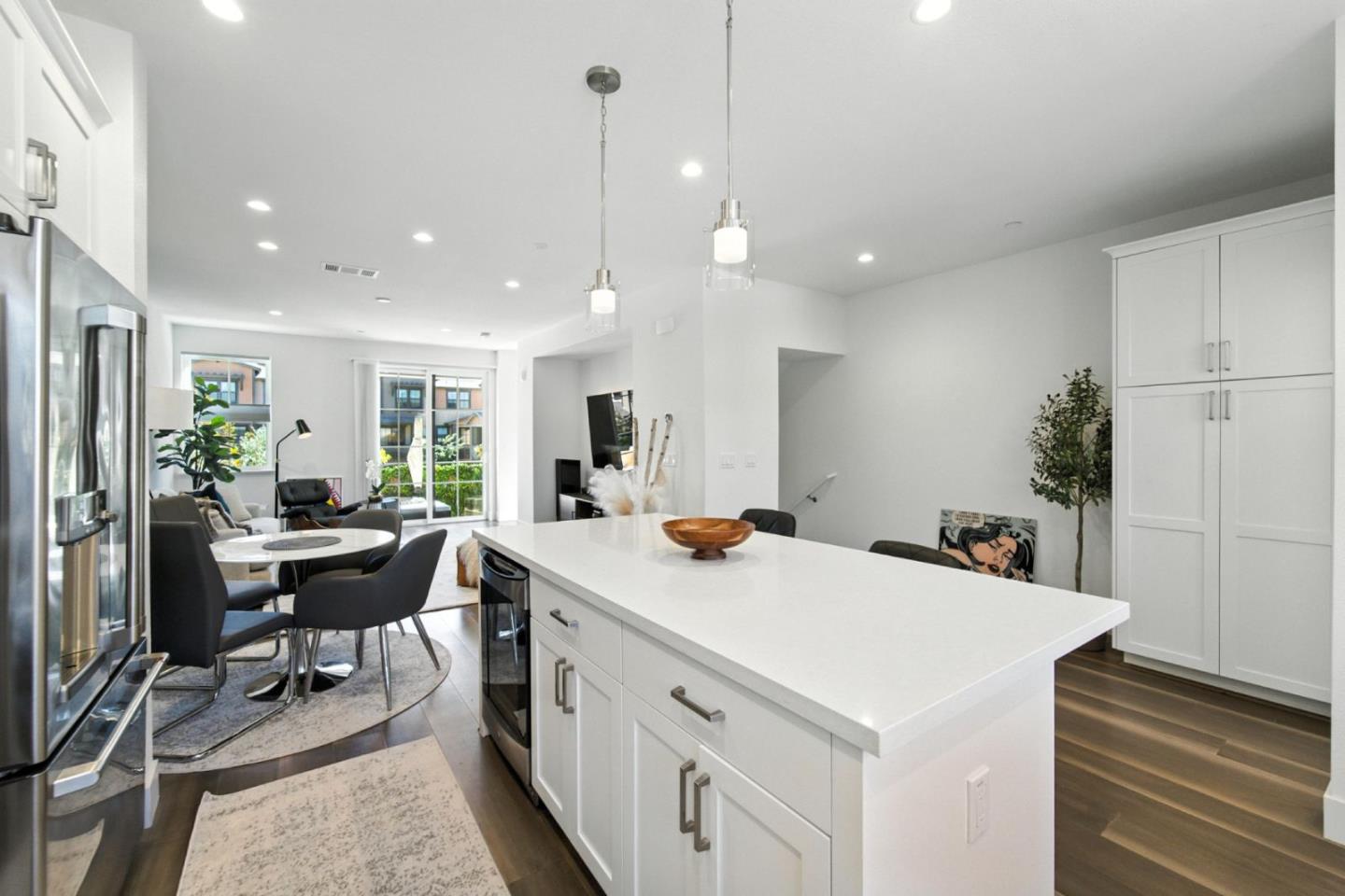 Detail Gallery Image 5 of 45 For 2016 Thea Cir, Mountain View,  CA 94043 - 3 Beds | 3/1 Baths