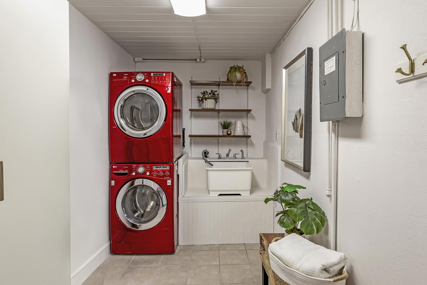 Detail Gallery Image 11 of 26 For 2842 Greer Rd, Palo Alto,  CA 94303 - 3 Beds | 2 Baths