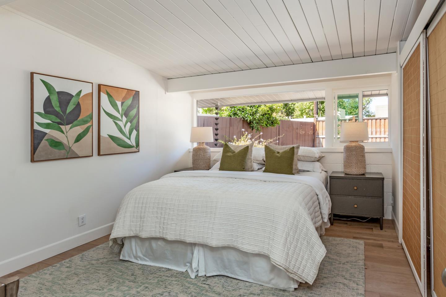 Detail Gallery Image 12 of 26 For 2842 Greer Rd, Palo Alto,  CA 94303 - 3 Beds | 2 Baths