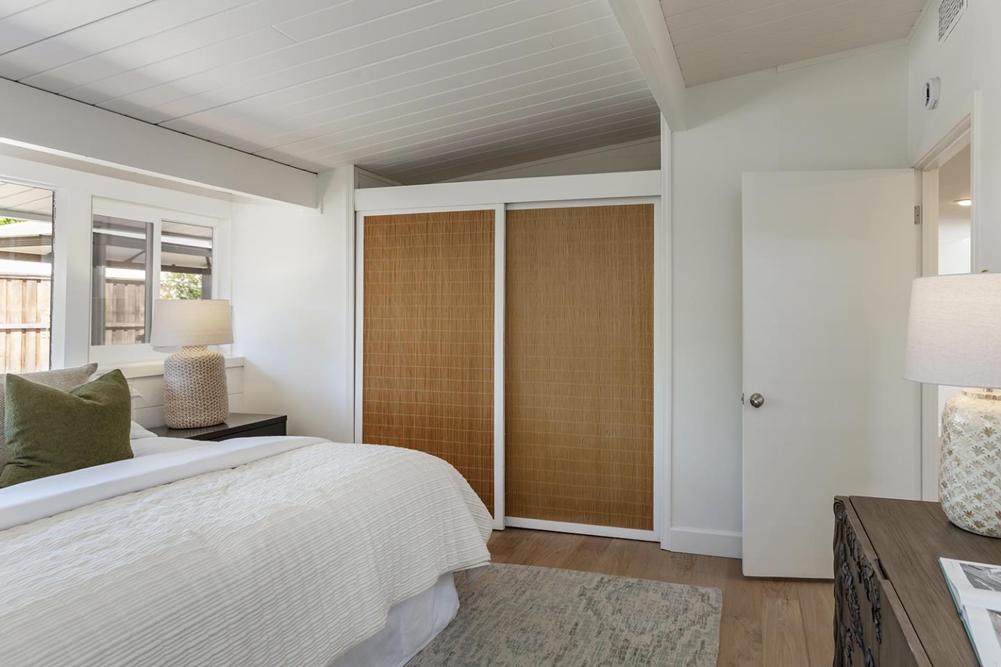 Detail Gallery Image 14 of 26 For 2842 Greer Rd, Palo Alto,  CA 94303 - 3 Beds | 2 Baths