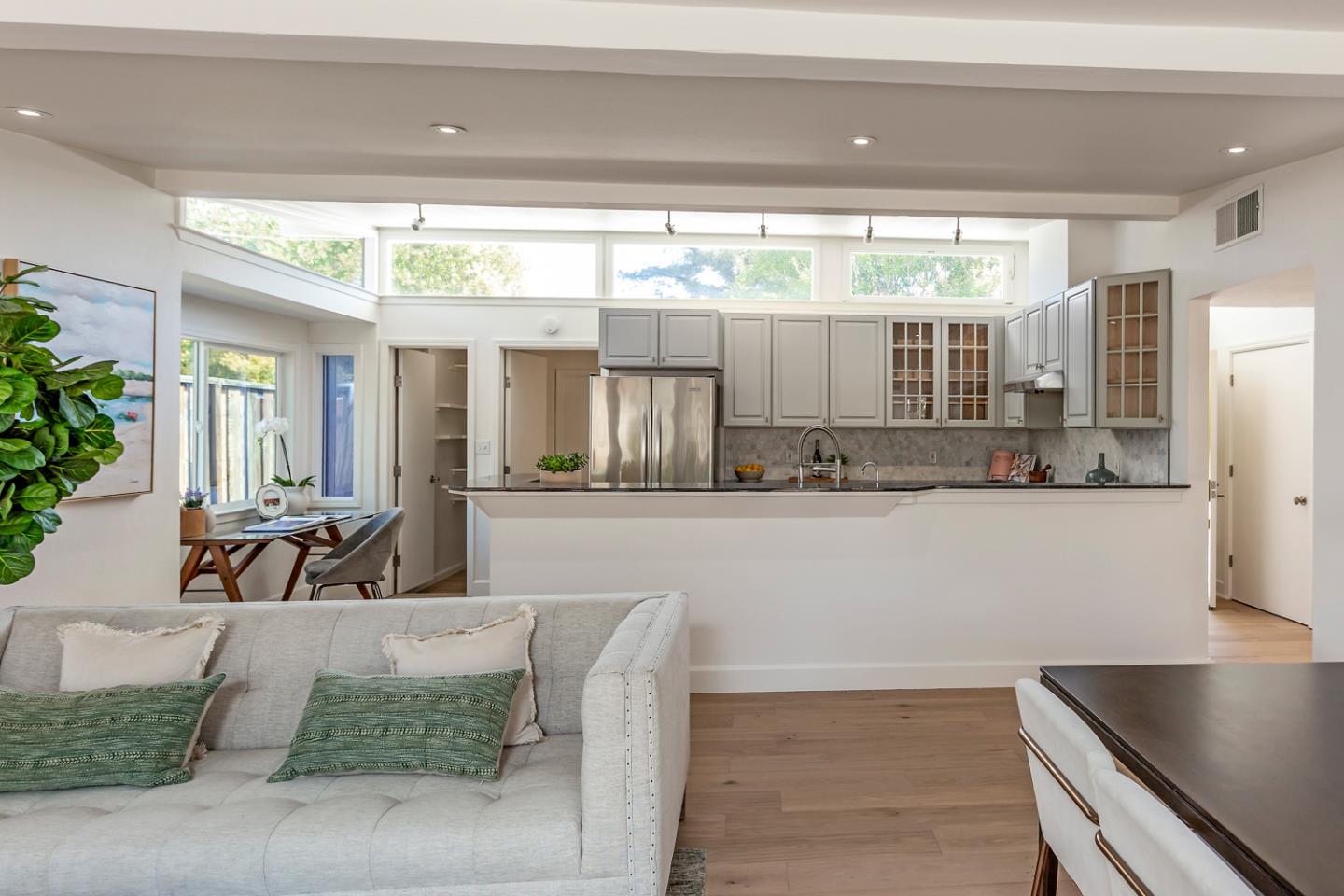 Detail Gallery Image 6 of 26 For 2842 Greer Rd, Palo Alto,  CA 94303 - 3 Beds | 2 Baths