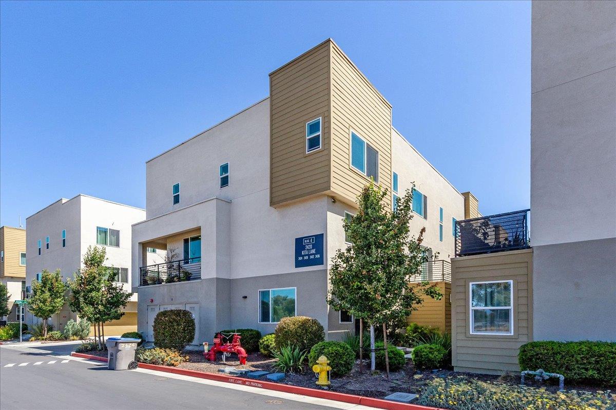 Detail Gallery Image 1 of 29 For 2420 Kita Ln, San Jose,  CA 95133 - 3 Beds | 2 Baths