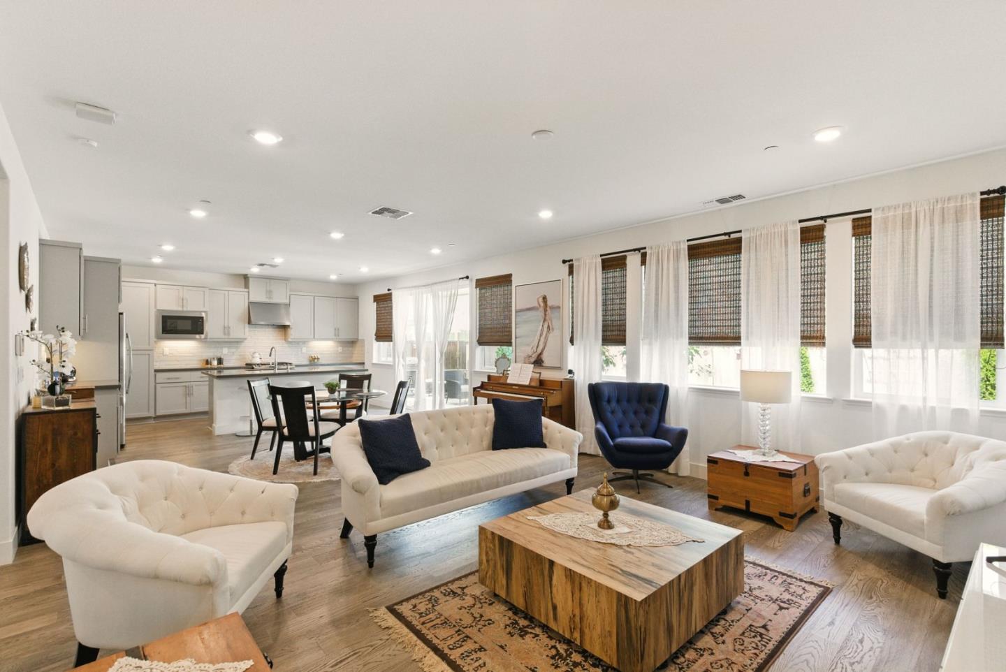 Detail Gallery Image 5 of 32 For 1571 Castlewood Pl, Gilroy,  CA 95020 - 4 Beds | 3 Baths