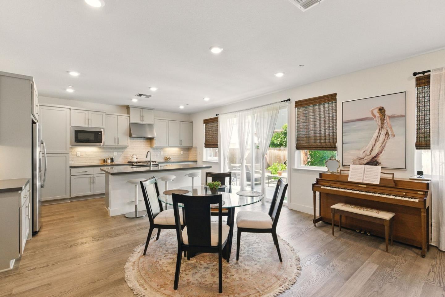 Detail Gallery Image 9 of 32 For 1571 Castlewood Pl, Gilroy,  CA 95020 - 4 Beds | 3 Baths