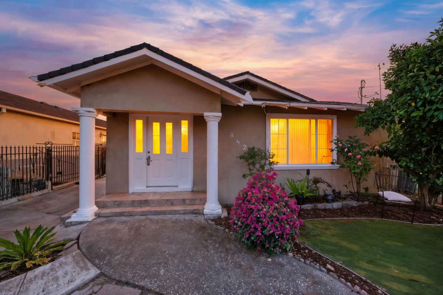 Detail Gallery Image 1 of 21 For 842 E Julian St, San Jose,  CA 95112 - 4 Beds | 4 Baths