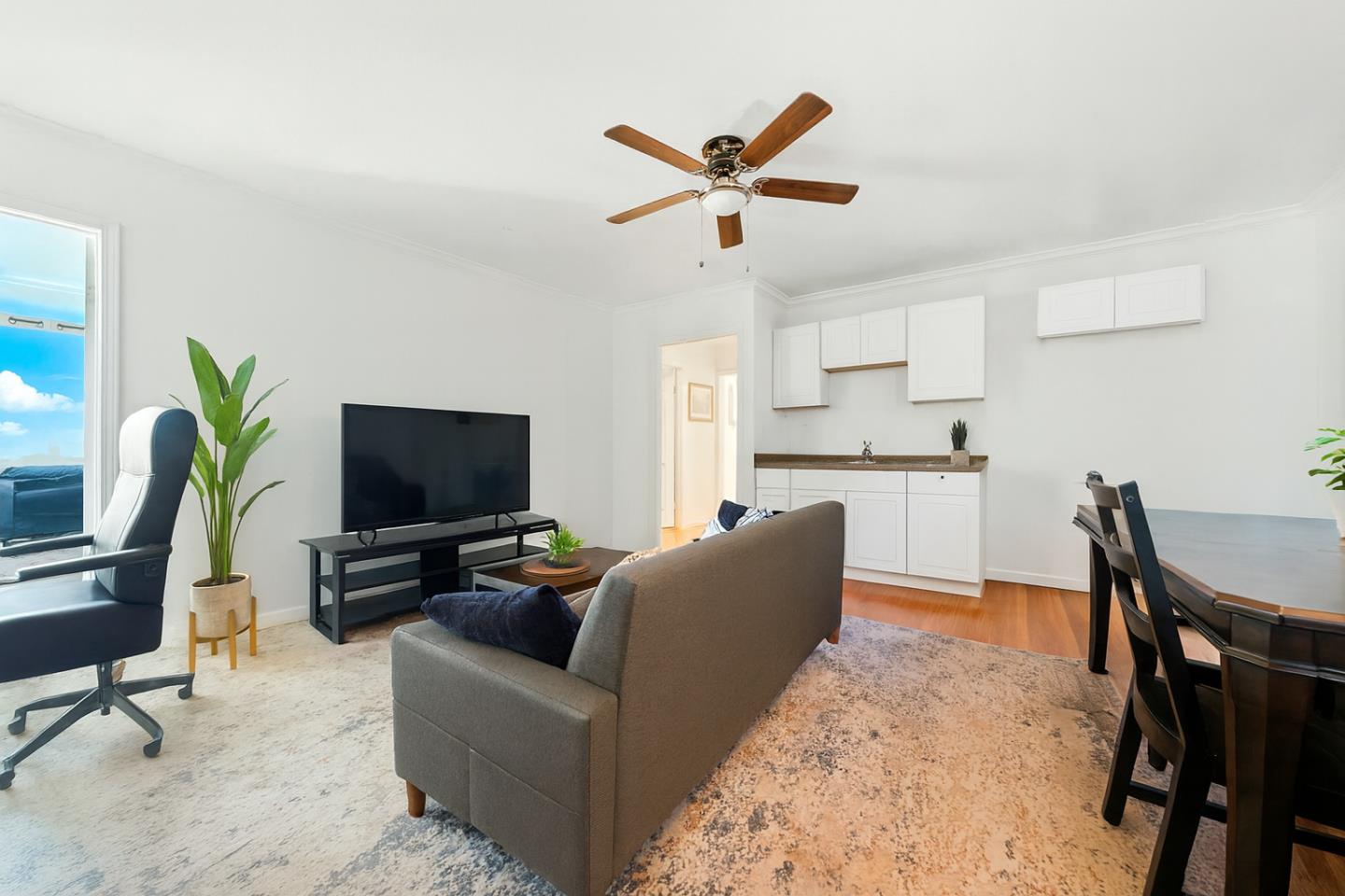 Detail Gallery Image 12 of 21 For 842 E Julian St, San Jose,  CA 95112 - 4 Beds | 4 Baths
