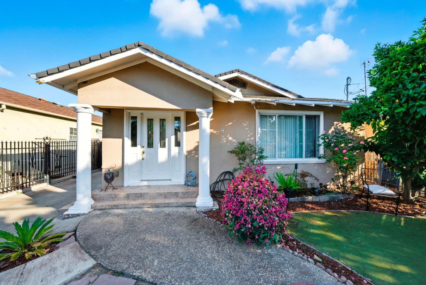Detail Gallery Image 2 of 21 For 842 E Julian St, San Jose,  CA 95112 - 4 Beds | 4 Baths