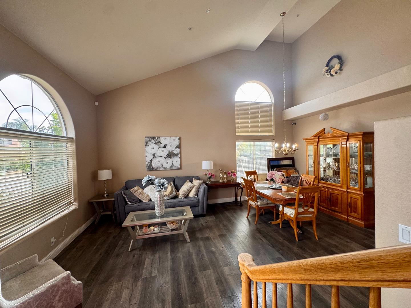 Detail Gallery Image 4 of 12 For 1 Eliot Cir, Salinas,  CA 93906 - 3 Beds | 3 Baths