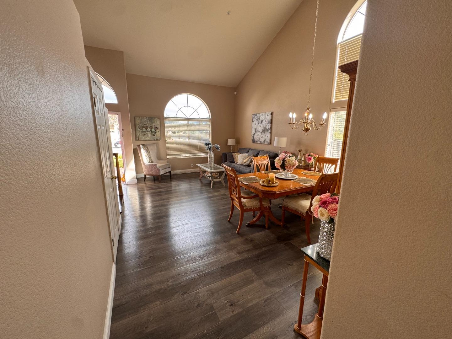 Detail Gallery Image 5 of 12 For 1 Eliot Cir, Salinas,  CA 93906 - 3 Beds | 3 Baths