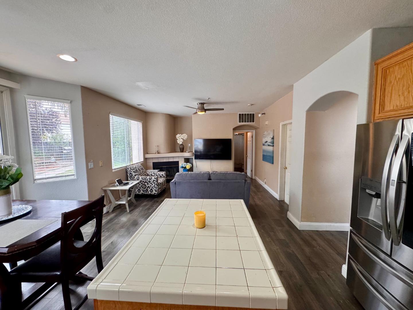 Detail Gallery Image 6 of 12 For 1 Eliot Cir, Salinas,  CA 93906 - 3 Beds | 3 Baths