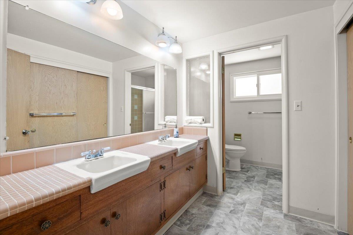 Detail Gallery Image 15 of 22 For 1526 Bedford Ave, Sunnyvale,  CA 94087 - 4 Beds | 2 Baths