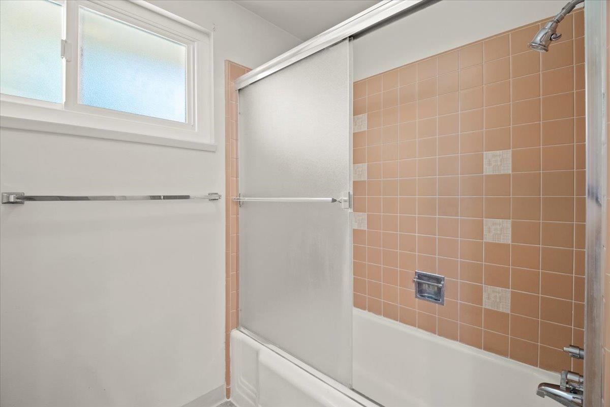 Detail Gallery Image 16 of 22 For 1526 Bedford Ave, Sunnyvale,  CA 94087 - 4 Beds | 2 Baths