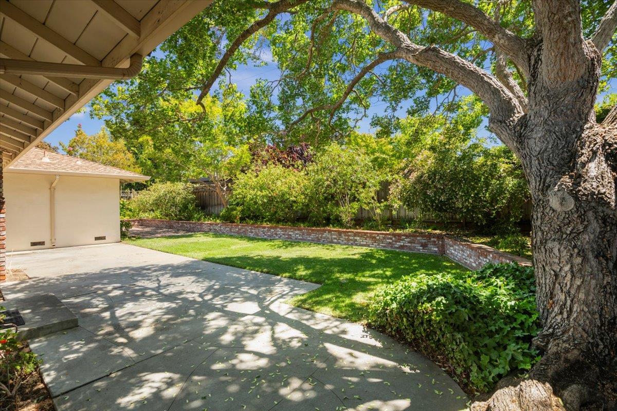 Detail Gallery Image 17 of 22 For 1526 Bedford Ave, Sunnyvale,  CA 94087 - 4 Beds | 2 Baths