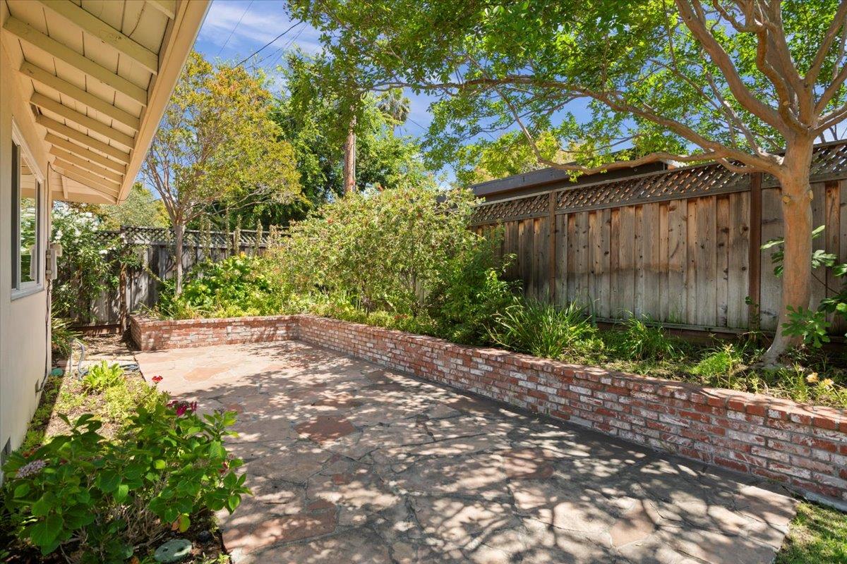 Detail Gallery Image 18 of 22 For 1526 Bedford Ave, Sunnyvale,  CA 94087 - 4 Beds | 2 Baths