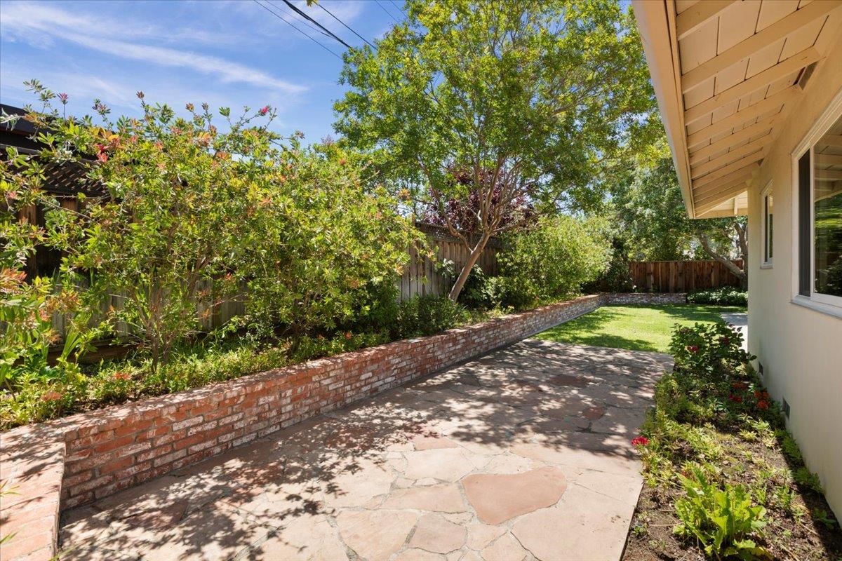 Detail Gallery Image 19 of 22 For 1526 Bedford Ave, Sunnyvale,  CA 94087 - 4 Beds | 2 Baths