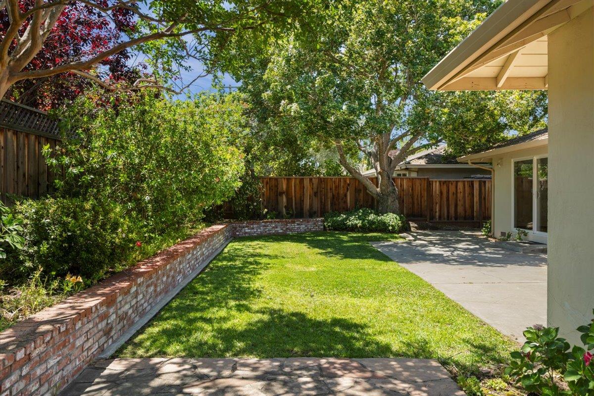 Detail Gallery Image 20 of 22 For 1526 Bedford Ave, Sunnyvale,  CA 94087 - 4 Beds | 2 Baths